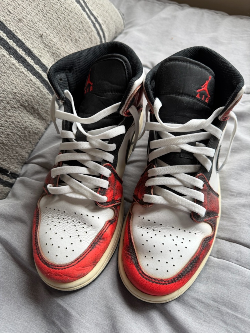 Nike Air Jordan 1 Mid SE "Wear-Away Chicago" men’s size 8